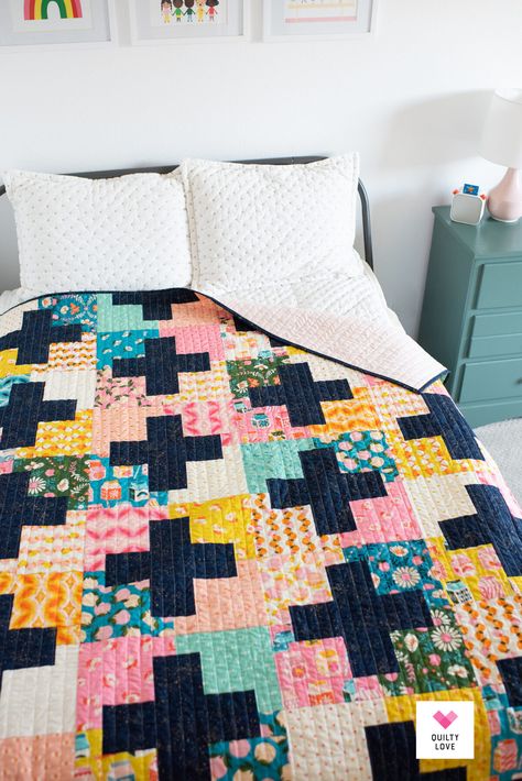 Free Scrap Stash Plus Quilt pattern - Quilty Love Beginner Quilting Projects Free Pattern, Patchwork Quilts Patterns Ideas, Granny Square Quilt Pattern, Jellyroll Quilts Patterns Free, Fast Quilt Patterns, Quilt Math, Quilty Love, Squares Quilt, Granny Square Quilt