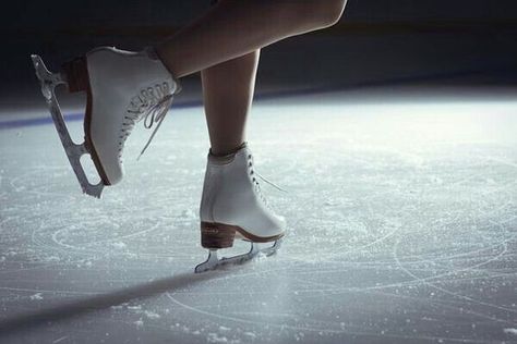 Skating Pictures, Figure Ice Skates, Skating Aesthetic, Dr Shoes, Ice Skaters, Ice Rink, Ice Dance, Ice Skates, Ice Princess