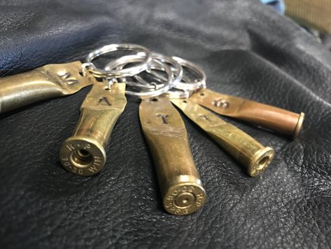 Diy Hunting Gifts, Shell Casings Crafts, Deer Hunting Decor, Bullet Casing Crafts, Shotgun Shell Crafts, Bullet Keychain, Hunting Crafts, Bullet Casing Jewelry, Hunting Jewelry