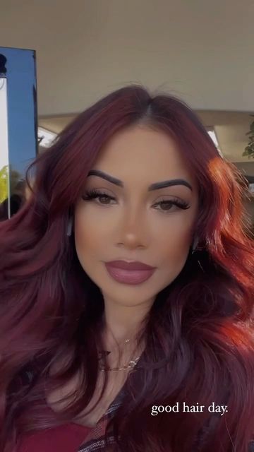 Burgundy Hair Transformation, Burgundy Hair Makeup Looks, Latinas With Red Hair, Latina Red Hair, Red Hair Latina, Red Hair Makeup, Brown Hair Inspiration, Short Shaved Hairstyles, Black Hair Balayage