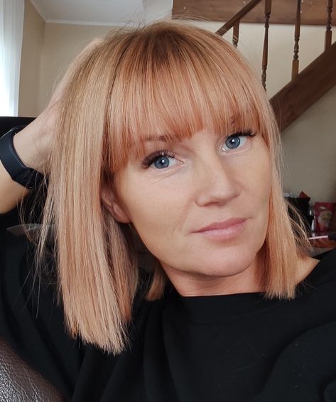 Short Straight Bob With Fringe, Strawberry Blonde Lob With Bangs, Strawberry Blonde Bob Hairstyles, Short Strawberry Blonde Hair With Bangs, Haircuts With Bangs 2023, Strawberry Blonde Pixie Haircut, Medium Length Haircut With Fringe, Short Blonde Hair With Fringe, Strawberry Blonde Pixie