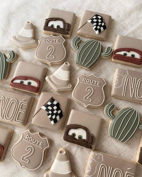 Jami Lee - Sweet Life Co. | Cars themed minis 🏁 | Instagram Cars Decorated Cookies, Cars Theme Treats, Cars Cookies Disney, Cars Theme Cookies, Pastel Cars, Cars Themed Party, Cars Cookies, Car Themed Wedding, Truck Cookies