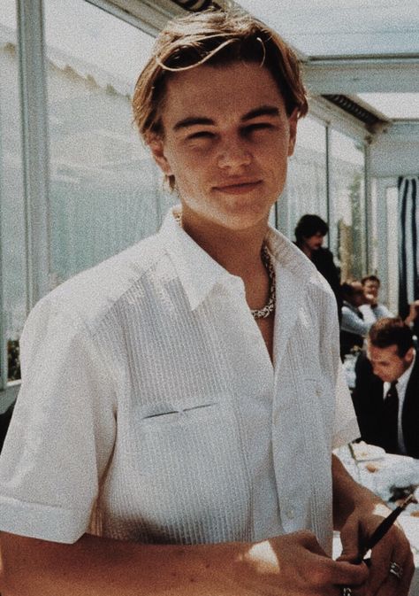 Leonardo Dicaprio Titanic, Romeo Ve Juliet, Old Celebrities, Leonardo Dicaprio 90s, Young Leonardo Dicaprio, Photo Recreation, Leo Dicaprio, Paris Jackson, Picture Collage Wall