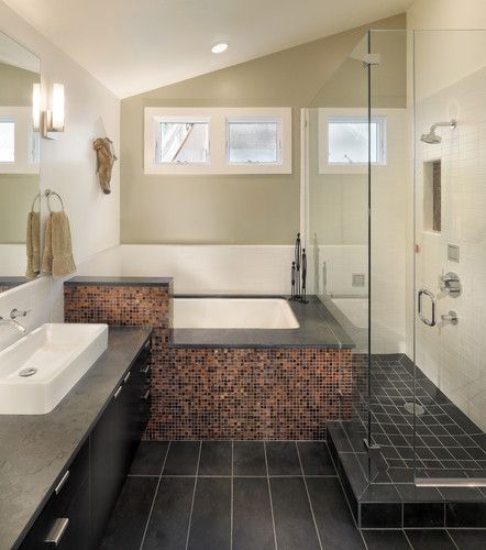 My wife made a gorgeous backslash with pennies like this bathroom. Is looks great and surprisingly costs mere pennies! :) Bathroom Tub Shower Combo, Small Master Bath, Bathtub Shower Combo, Master Bath Design, Bathroom Tub Shower, Small Space Bathroom, Large Bathroom, Bad Inspiration, Bathroom Remodel Shower