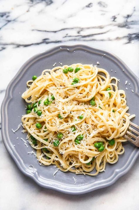 Fettuccine Alfredo for Two is a rich and delicious pasta classic. And incredibly easy! | Dessert for Two for Food Fanatic Alfredo For Two, Fetuchini Alfredo, Easy Fettuccine Alfredo, Easy Fettuccine, Easy Pasta Recipes Quick, Fettuccine Alfredo Recipes, Romantic Dinner For Two, Veggie Meals, Alfredo Sauce Recipe