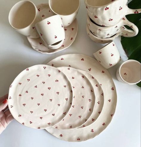 Minimal Pottery Painting, Cherry Ceramic, Diy Pottery Painting, Diy Air Dry Clay, Pottery Painting Designs, Clay Diy Projects, Diy Ceramic, Keramik Design, Pottery Crafts