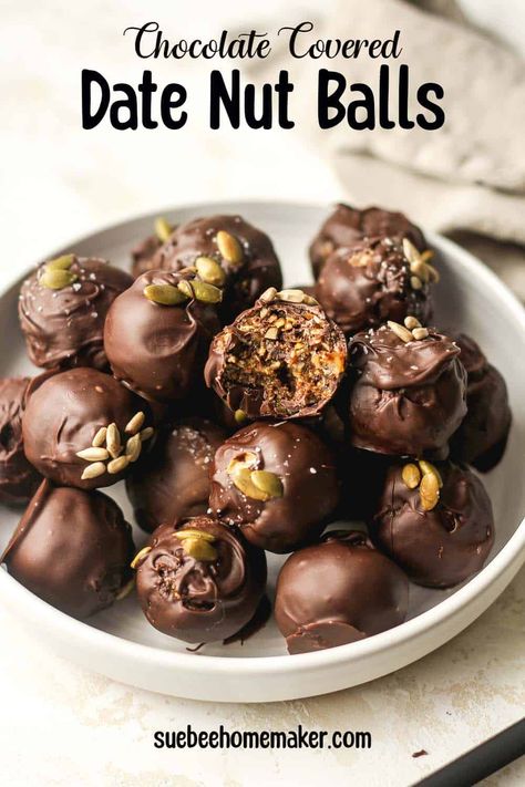 Healthy Nutty Buddy, Date Nut Balls Recipe, Date Nut Roll Recipe, Date Nut Balls, Peanut Butter Power Balls, Eid Treats, Nut Balls, Chocolate Bread Recipe, Healthy Dark Chocolate