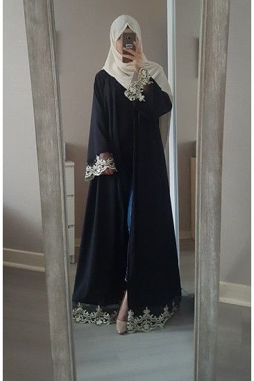 pins @nivetas Black Abaya Designs, Abaya Designs Latest, Abaya Fashion Dubai, Modele Hijab, Estilo Hijab, Abaya Style, Hijab Fashionista, Modest Fashion Hijab, Muslim Fashion Hijab Outfits