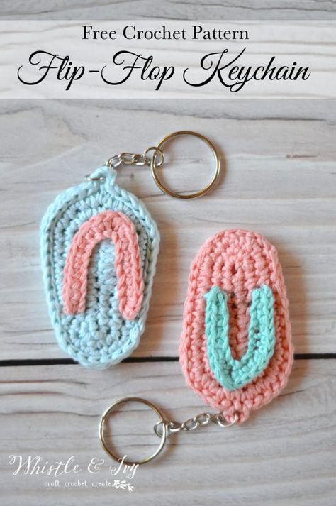 FREE Crochet Pattern: Crochet Flip Flop Key Chain | The cutest embellishment for your key ring! Also perfect for your summer craft booth. Crochet Flip Flop, Flip Flop Keychain, Crocheted Keychains, Crochet Flip Flops, Keychain Patterns, Cute Flip Flops, Pattern Flip Flops, Keychain Pattern, Modern Crochet Patterns