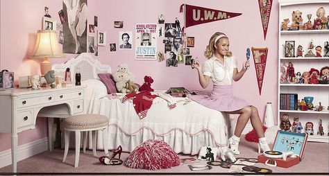 Hayden Panettiere - Gavin Bond Photoshoot 2007 - Sempre fui apaixonada por esse ensaio da Hayden <3 50s Aesthetic Room, 50s Aesthetic Bedroom, 50s Room Aesthetic, 50s Bedroom Aesthetic, 50s Bedroom Ideas, Retro Bedroom Aesthetic, 50s Room Decor, 50s Room, Vintage Aesthetic Bedroom