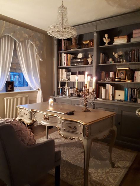 Vintage Study Room Aesthetic, French Office Aesthetic, Royalcore Desk, Fancy Office Aesthetic, Classy Study Room, Royal Desk Aesthetic, Old Money Desk Aesthetic, French Study Room, French Desk Office