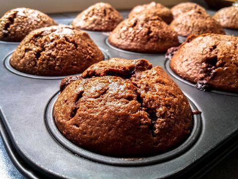 Oatmeal and bananas are two of the main ingredients of these muffins. Egg-free and dairy-free, makes them lower in fat and cholesterol-free as well. Coffee Bread Recipe, Cranberry Oatmeal Muffins, Sweet Bread Recipes, Chocolate Banana Muffins Recipe, Nutella Muffin, Vegan Banana Muffins, Muffins Blueberry, Oatmeal Muffin Recipes, Cranberry Oatmeal