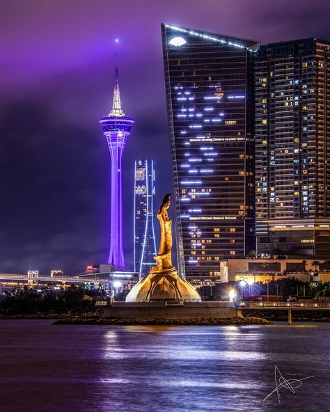 Macao is upping the world's skyline game. 😎 📸: @aidenkangai Macao Aesthetic, China Cities, Macao China, Macau China, China City, Futuristic City, Space Needle, Macau, Empire State Building