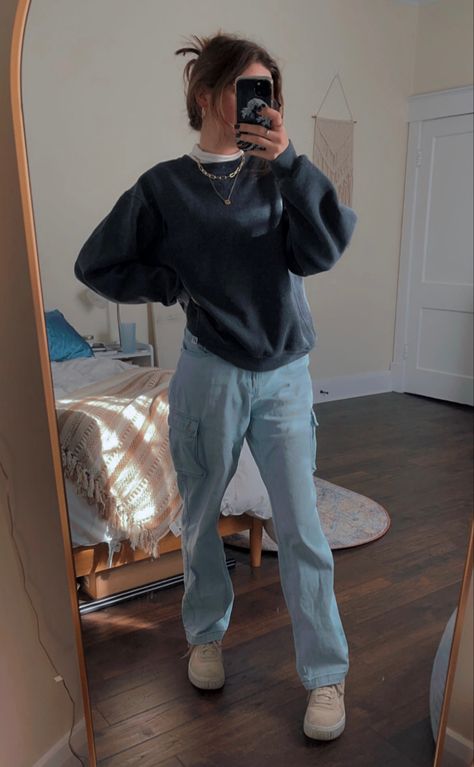 White Turtleneck Under Crewneck, Light Wash Jean Outfits Winter, Jeans And A Crewneck Outfit, Light Gray Crewneck Outfit, Gray Crew Neck Outfit, White Turtleneck Under Sweater, Crew Neck Sweatshirt With Turtleneck, Turtle Neck Under Crewneck, Outfits With Cargo Jeans Blue