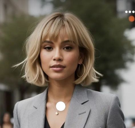 French Bob Blonde Bangs, Short Hair With Bangs Side Part, Shaggy Blonde Bob With Bangs, Short Blonde Fringe Hairstyles, Parted Bangs Short Hair, Kort Page, French Bob With Bangs Blonde, Bob With Bardot Bangs, Short Dark Blonde Hair With Bangs