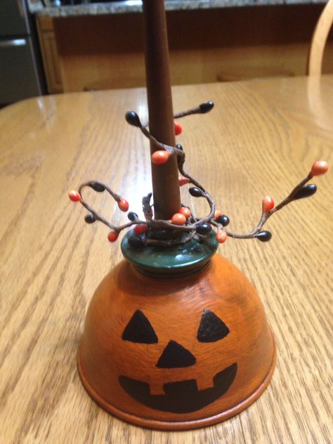 Pumpkin Tin Can Craft, Drawer Pumpkins, Oil Can Pumpkins, Oil Can Diy Ideas, Oil Can Diy, Pumpkins Made From Canning Rings, Vintage Oil Cans Repurposed, Gas Can Jack O Lantern Diy, Oil Can Jack O Lantern