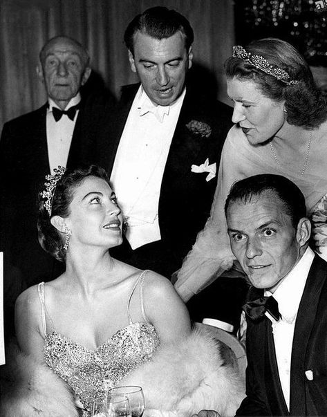 Ava Gardner Frank Sinatra, Ava Gardener, 50s Photos, Lord And Lady, Ava Gardner, Old Hollywood Stars, Hollywood Icons, Lonely Heart, Vintage Life