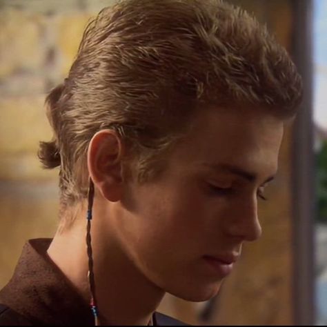 Aaliyah Pictures, Star Wars Canon, Anakin And Padme, Star Wars Anakin, Attack Of The Clones, The Horrors, Hayden Christensen, Shaved Head, Beautiful Man