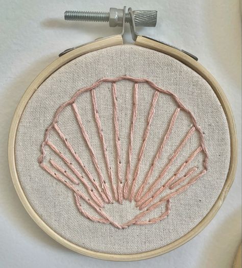 Hand Embroidery Sea Shells, How To Embroider Sea Shells, Clam Shell Embroidery, Shell Embroidery Seashells, Shell Embroidery Pattern, Colorful Embroidery Patterns, Sea Embroidery Pattern, Sea Shells Embroidery, Embroidered Sea Shells