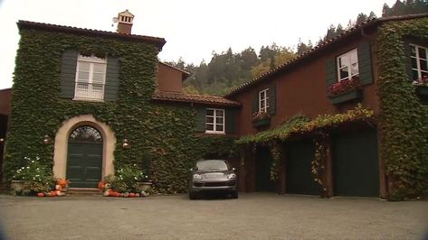 "Parent Trap" house in Napa Valley survived tragic North Bay fires | abc7news.com Parent Trap Interior Design, Parent Trap Vineyard, Parent Trap House Napa, Parent Trap House, Napa Valley House, Vineyard House, The Parent Trap, Parker Knoll, Famous Houses