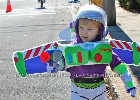 With my son being in love with Buzz Lightyear it was no questions as to what he was going to be. We had the store bought costume for play but as a kid of a mom who made all my costumes I couldn’t bear to let him wear a store bought costume. Although we did ... Read more The post No-Sew Buzz Lightyear Costume for a Toddler appeared first on Coolest Homemade Costumes. Buzz Lightyear Costumes, Bos Layer, Buzz Lightyear Costume Toddler, Disfraz Buzz Lightyear, Buzz Costume, Buzz Party, Disfraz Toy Story, Lightyear Costume, Sew Halloween Costume