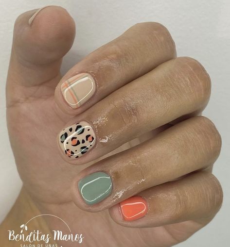 Short Nails With Design Art Ideas, Short Nail Designs Animal Print, Animal Print Short Nails, Fall Short Acrylics, Fall Nails Kids, Fall Cheetah Print Nails, Kids Fall Nails, Short Cheetah Print Nails, Fall Nails For Kids