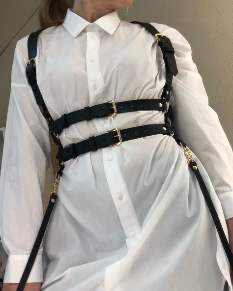 Harness Aesthetic, Harness Outfit, Harness Fashion, Body Harness, Leather Harness, Fashion Belts, Edgy Outfits, Suspenders, White Shirt