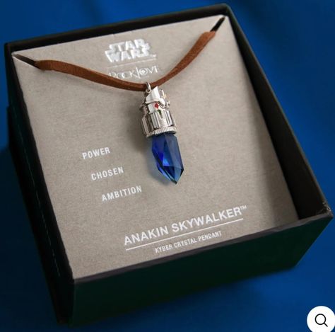 Star Wars Things To Buy, Kyber Crystal Necklace, Star Wars Stuff, Star Wars Necklace, Homemade Gifts For Boyfriend, Kyber Crystal, Star Wars Jewelry, Fandom Jewelry, Star Wars Galaxy