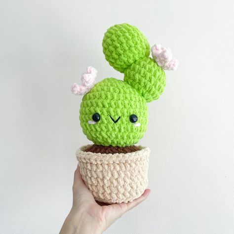 15 Fantastic Crochet Cactus Patterns (easy!) - Little World of Whimsy Crochet Cactus Free Pattern, Cactus En Crochet, Hanging Cactus, Amigurumi Gift, Crochet Wall Hanging, Crochet Cactus, Easy Crochet Patterns Free, Crochet Wall Hangings, Crochet Plant