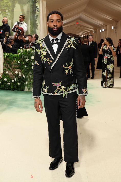 Met Gala 2024 Red Carpet: Every Celebrity Menswear Look | GQ Black Tie Gala Outfit, Met Gala Men Outfit, Winter Gala, Diwali Outfits, Barry Keoghan, Gala Outfit, Allen White, Jeremy Allen White, Met Gala Red Carpet