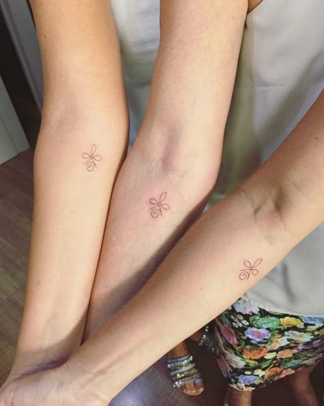 Three Sister Tattoos, Tattoo Placements, Bff Tattoos, Friendship Tattoos, Wrist Tattoos For Women, Dainty Tattoos, Subtle Tattoos, Tattoos For Daughters, Sister Tattoos