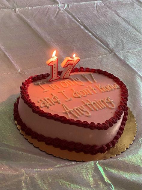 Taylor Swift Cake, 17 Birthday Cake, 17th Birthday Ideas, Funny Birthday Cakes, Birthday Desserts, Video Tiktok, Pretty Birthday Cakes, Cute Birthday Cakes, Just Cakes