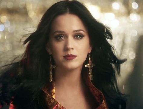 Katy Perry, Unconditionally music video Unconditionally Katy Perry, Katy Perry Unconditionally, Katy Perry Music, Discover New Music, Orlando Bloom, How To Be Likeable, Shakira, Video Clips, Katy Perry