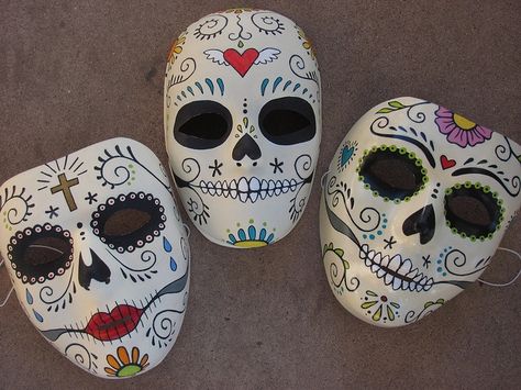 Mascaras de Calaveras Sugar Skull Masks, Mascara Papel Mache, Skull Masks, Day Of The Dead Mask, Den Mrtvých, Costume Carnaval, Paper Mache Mask, Mascaras Halloween, Ceramic Mask