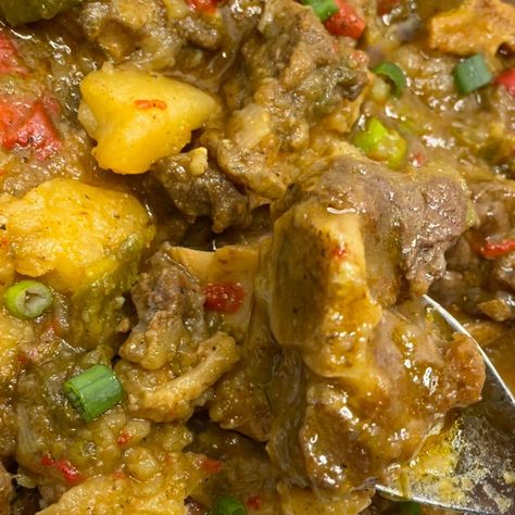 Curried Oxtail Recipes, Oxtail Meals, Curry Oxtail Recipes, Oxtail Curry Recipe, Curry Oxtails, Oxtail Recipes Jamaican, Oxtail Curry, Jamaica Recipes, Trini Recipes