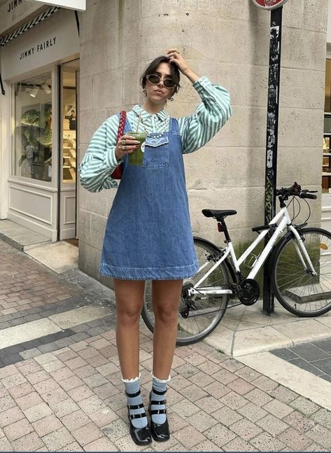 Denim Dress Outfit, Mode Hipster, Look Festival, Nashville Outfits, Populaire Outfits, Stil Inspiration, Mode Ootd, Modieuze Outfits, Evening Outfits