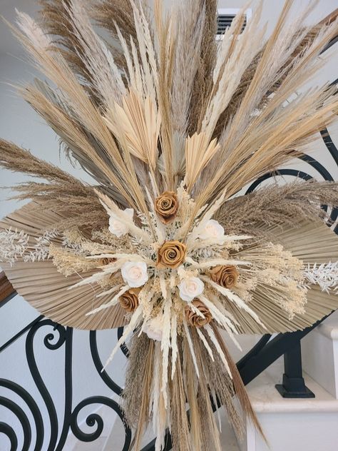 Hawian Party, Dried Arrangements, Art Macramé, Boho Backdrop, Sage Wedding, Dry Plants, Dry Flower, Hanging Flower Wall, Salon Ideas