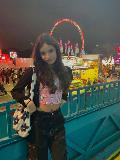 Star City Outfit Ideas, City Outfit Ideas, Carnival Photo Shoots, Fair Photoshoot, Genting Highland, Sky Ranch, Inspo Poses, Circus Aesthetic, City Outfit