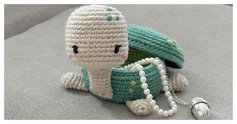 Crochet Flat Turtle Pattern Free, Crochet Turtle Purse, Tank The Turtle Crochet, Tiny Turtle Amigurumi Free Pattern, Box Turtle Crochet Pattern, Box Crochet, Turtle Jewelry, Crochet Turtle, Lavender Sachets