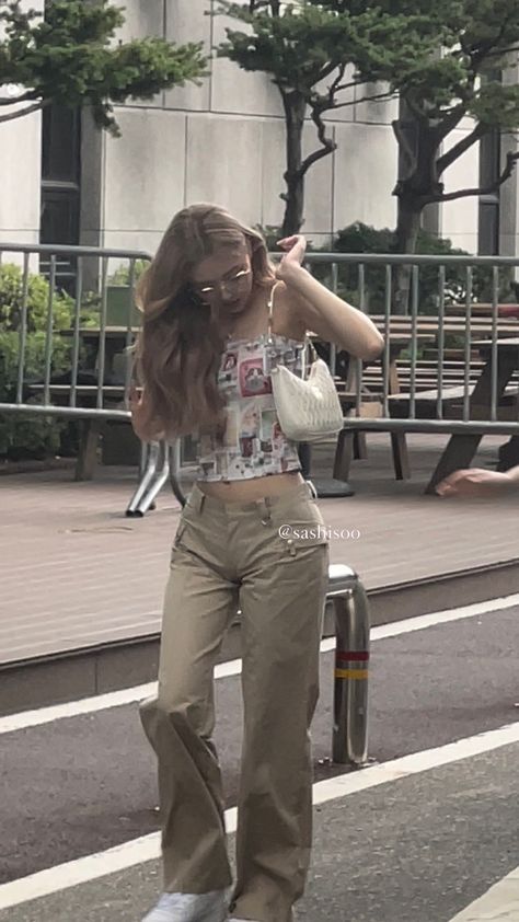 Yuna Body Shape, Kpop Beauty, Almond Shaped Eyes, Ideal Type, Yuna Itzy, Year Of The Pig, Grey Outfit, Pop Singers, Girl Body