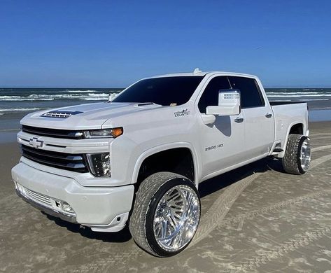 2020 Silverado 2500 Hd, White Lifted Trucks, Ram Trucks Lifted, Luxury Suv Cars, Silverado Z71, Chevy Duramax, Trucks Lifted, Chevy Vehicles, American Pickup Trucks