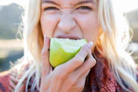 Does Noisy Eating and Loud Gum Chewing Drive You Crazy? You May Have Misophonia - A specific difference in the brain's frontal lobe can even cause a faster heart rate and sweating in response to hearing an irritating noise 🙉 People Chewing Loudly, Chewing Loudly, Internal Dialogue, Gum Chewing, Fast Heart Rate, Best Superfoods, Brain Connections, Start Losing Weight, Neurological Disorders