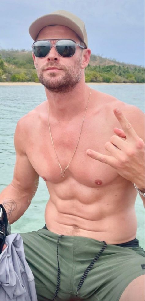 Chris Hemsworth Tattoo, Chris Pratt Body, Chris Hemsworth Muscles, Thor Body, Chris Hemsworth Body, Chris Hemsworth Workout, Chris Hemsworth Shirtless, Hemsworth Brothers, Redhead Men