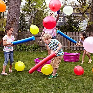 Scatter balloons around the yard and use swimming noodles cut in two to move as many balloons in the laundry basket as you can in the time allowed. Only the poole noodle can be used and kids will soon realize they have to cooperate to get the balloons in the baskets. Diy Sweets, Ministry Ideas, Backyard Games, Carnival Games, Kids Party Games, Summertime Fun, Summer Activities For Kids, Backyard Fun, Business For Kids