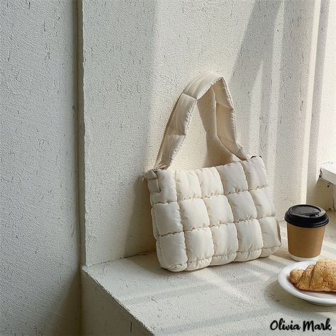 Simple Handbag, Winter Accessories Fashion, Pad Bag, Soft Jacket, Quilted Handbags, Quilted Pattern, Quilted Totes, Bag Patterns To Sew, New Trend