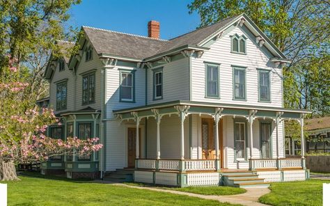 Historic Houses You Can Rent—Vacation Rentals With History Italianate House Exterior, American House Style, Italianate House, English Country Cottages, Different House Styles, Cedar Roof, English Country Cottage, Bluestone Patio, Victorian Farmhouse