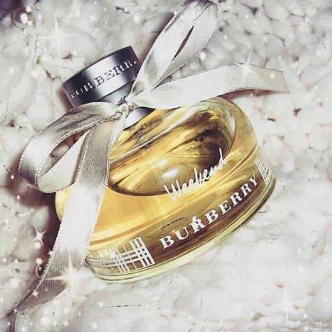 Burberry Weekend Perfume, Burberry Weekend, Burberry Fragrance, Burberry Perfume, Mylene Farmer, Perfume Collection Fragrance, Perfume Scents, Yellow Ribbon, Best Perfume