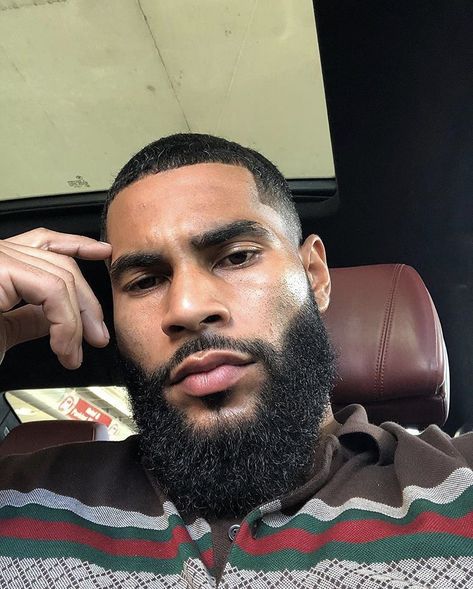 Fine Light Skin Men, Stacks Of Money, Men With Beards, Black Men Beards, Light Skin Men, Gentleman Aesthetic, Black Beards, Black Men Hairstyles, Awesome Beards