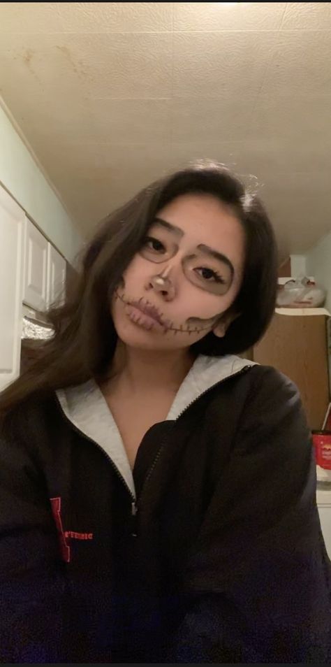 Halloween inspo, skeleton, makeup Basic Skeleton Makeup, Skeleton Makeup Step By Step, Light Skeleton Makeup, Girl Skeleton Makeup, Cute Skeleton Costume, Cute Skeleton Makeup, Skeleton Makeup Easy, Simple Skeleton Makeup, Halloween Face Paint Scary