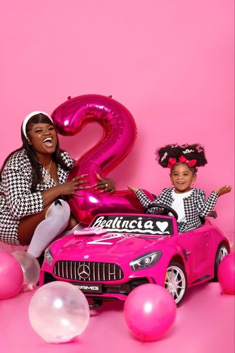 Barbie Family Photoshoot, Third Birthday Photoshoot Ideas, Babygirl Photoshoot Ideas, Mommy Daughter Photography, Baby Holiday Photos, Mommy Daughter Photoshoot, African Photography, Baby Tiara, 2nd Birthday Photos